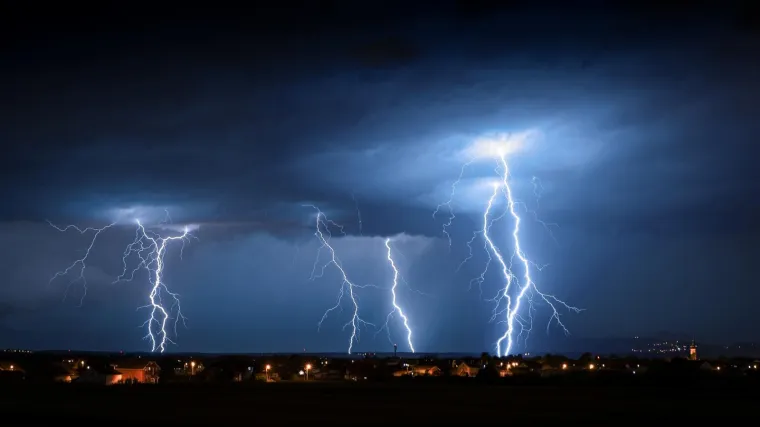Poslijepodne i navečer stiže promjena vremena: Bit će pljuskova i grmljavine, ali temperature ostaju visoke