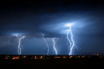 Poslijepodne i navečer stiže promjena vremena: Bit će pljuskova i grmljavine, ali temperature ostaju visoke