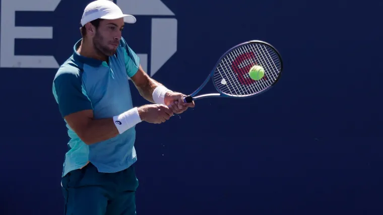 Borna Ćorić propustio previ&scaron;e prilika i ispao u drugom kolu US Opena: Hrvat iz bijesa slomio reket