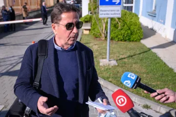 Petrina žestoko napao Mostovce: 'Grmoja je Sekta Lucija, Petrov Samostanska curica, a Bulj Dijagnoza F62.1'