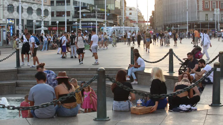 Ponovno vadite kratke rukave iz ormara: Vraćaju se topli dani, ali bit će i ki&scaron;e