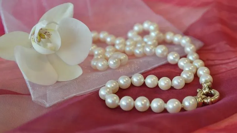 Praktični savjeti za či&scaron;ćenje biserne ogrlice