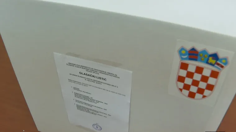 U 19 sati zatvorena birali&scaron;ta u Splitu, izlaznost niska: 'Vi&scaron;e ih je na sladoledu nego na izborima'