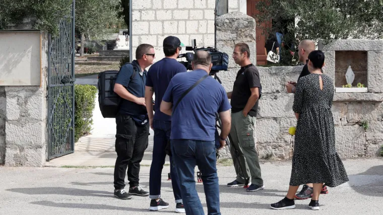 Svi su se pitali hoće li &Scaron;kugori doći na misu u župu kojom su navodno vladali: 'Pola njih je tu samo da vide hoće li i Rada imati obraza doći"