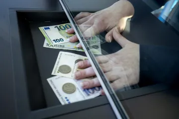 Sve cijene moraju biti u dvije valute, a trgovci smiju zaokružiti isključivo na nižu cijenu: Evo što će biti s plaćama i mirovinama