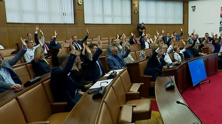 Afera INA-e potaknula i lijeve i desne na akciju protiv Vlade: 'Ovakav niz afera ne bi izdržala ni &Scaron;vicarska'