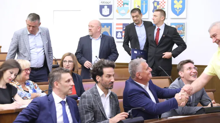 Oporbenjaci sazvali sjednicu bez vladajućih i jednoglasno zaključili: 'Tražimo ostavku Plenkovića i Vlade'