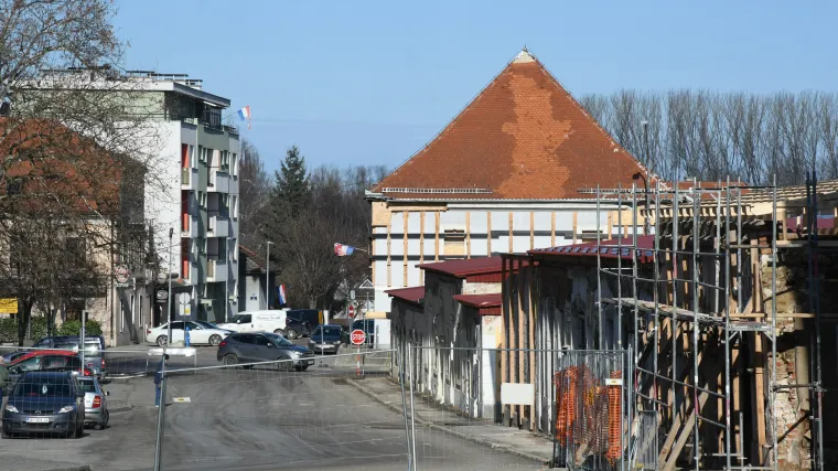 Za obnovu cesta u Petrinji ove godine 28 milijuna kuna, a za novu &scaron;kolu 25 milijuna kuna