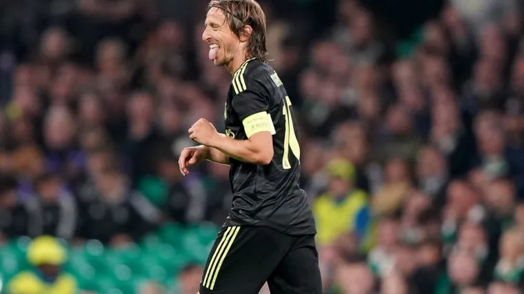 Nadrealne scene na Otoku: Pogledajte &scaron;to su navijači Celtica napravili kada je Modrić izlazio iz igre