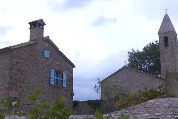 Priroda kao nacrtana, divne pastelne boje, a izgleda i na prodaju: Selo u Istri kupio je jedan stomatolog