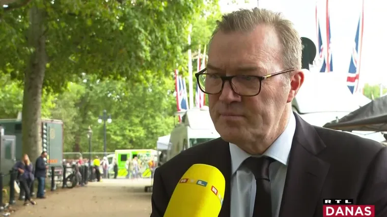 Kraljevski biograf za RTL: 'Charlesa je u &scaron;etnji poljubila građanka, to nisam vidio kod kraljice. Drugačija su vremena'