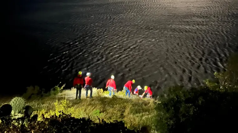 FOTO HGSS s litice kraj mora spa&scaron;avao mlađeg stranca. Za punog mjeseca promatrao more?