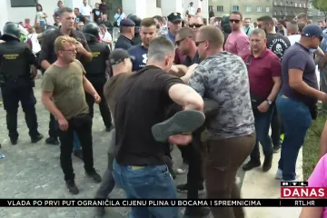 Molotovljevi kokteli i ostalo improvizirano oružje u ruksaku pokazuju ozbiljnu namjeru