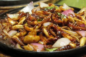 Recept za savršeno pripremljene lignje ispod peke s krumpirom