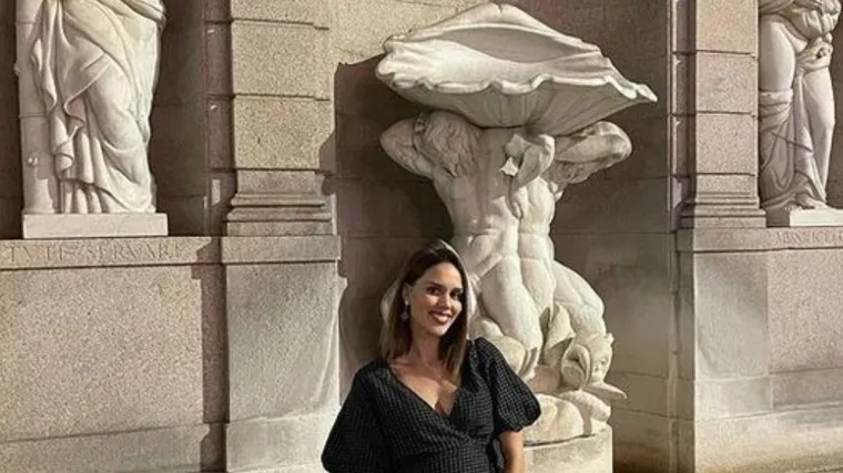 Trudna do zuba Franka Batelić javila se iz inozemstva: Fanovi zbog položaja trbuha nagađaju &scaron;to nosi