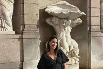 Trudna do zuba Franka Batelić javila se iz inozemstva: Fanovi zbog položaja trbuha nagađaju što nosi