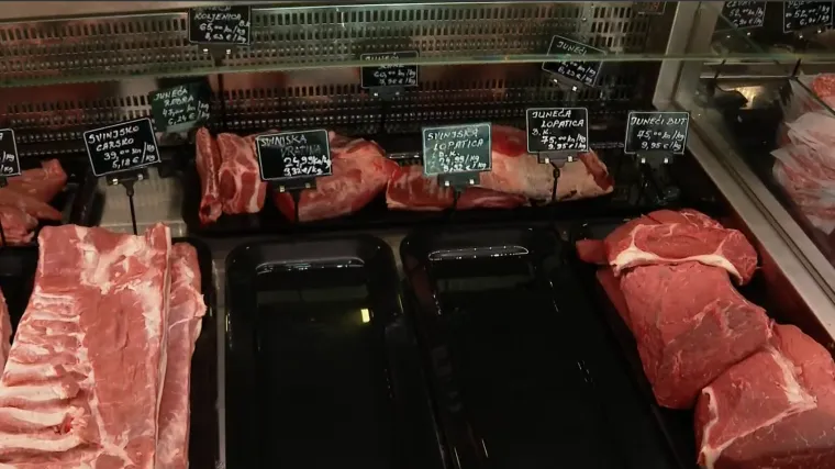 Mesari ljutiti, povlače meso sa zamrznutim cijenama. Proizvođači: 'Radije ćemo ga samljeti u kobasice'