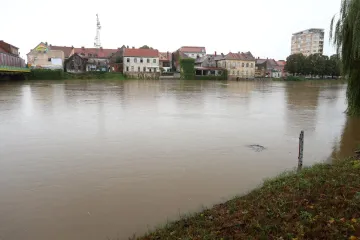 Karlovčani su u strahu od poplave, gradonačelnik otkrio metodu kojom se planiraju obraniti: 'Val će tijekom noći biti na vrhuncu'