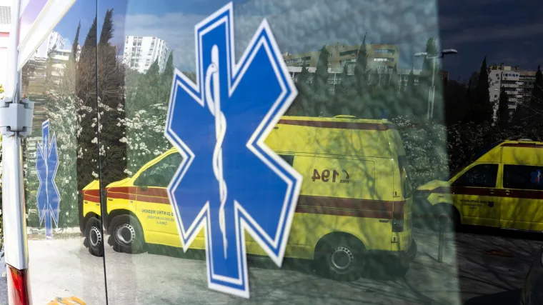 Mladić ležao u lokvi krvi ispred popularnog noćnog kluba, hitno je prebačen u bolnicu