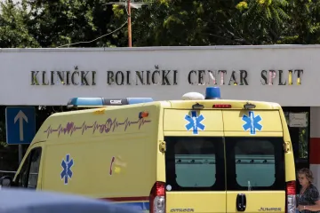 Policija pred splitskim klubom zatekla mladića u lokvi krvi: 'Hitno je prebačen u KBC Split'