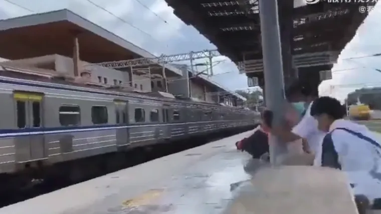 Snimljen trenutak razornog potresa na Tajvanu: Vlak iskočio iz tračnica, ljudi zarobljeni pod ru&scaron;evinama