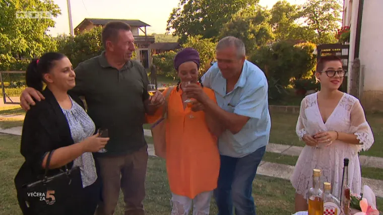 Mlada mama dijeli prvo mjesto s Marinom, a atmosferu je podigao harmonika&scaron;: 'Za mu&scaron;ki rod je to u redu, ali ne i za mene'