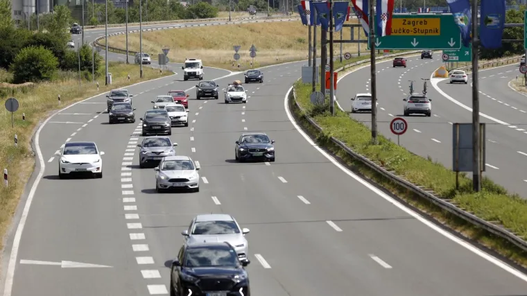 HAK upozorava vozače: 'Srna na autocesti A6, a na zagrebačkoj obilaznici u smjeru Lipovca je uočen pje&scaron;ak!'