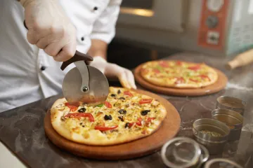 Ljudi ostali u šoku nakon što im je pizzerija u Zagrebu naplatila rezanje pizze, evo kako su se opravdali