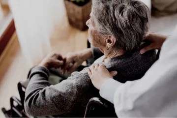 Skrbila o dvije starije osobe i za to primala naknadu - iako nije osposobljena. Preminuli su