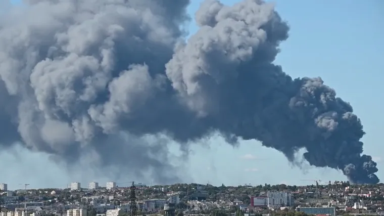 Crni oblak nad Parizom: Ogroman požar guta najveću tržnicu na svijetu
