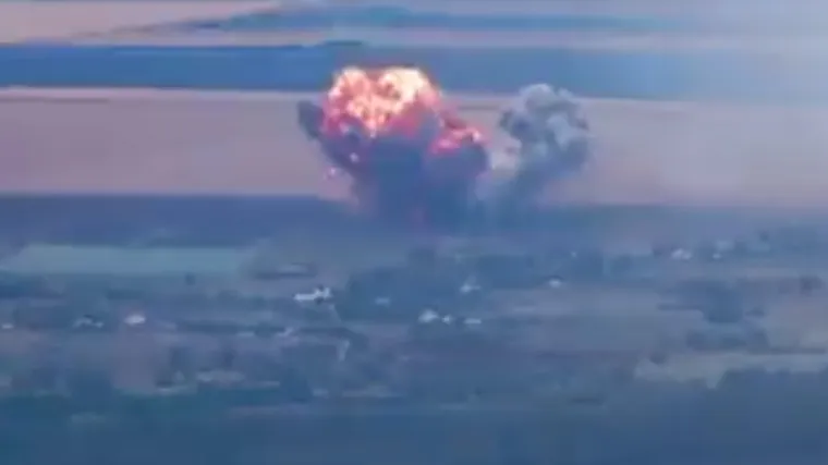 Pogledajte snimku: Ukrajinci srušili ruski avion Su-30, ministar sve objavio na Twitteru i poslao poruku Rusima