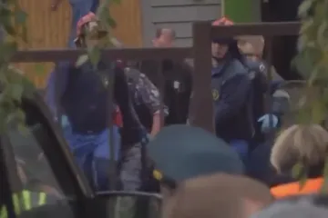 Muškarac s nacističkom svastikom ubio najmanje 13 ljudi, među kojima je i sedmero djece, oglasio se Putin