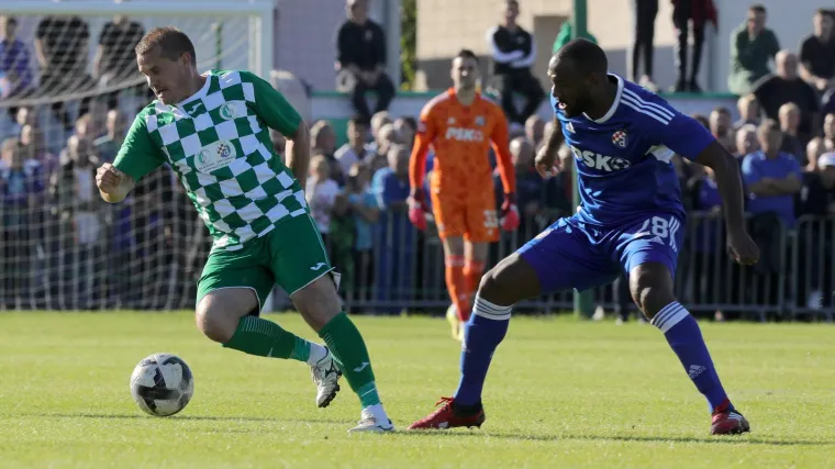 Prvak rutinski prošao u osminu finala Kupa: Slavonci Dinamu priredili nogometni praznik