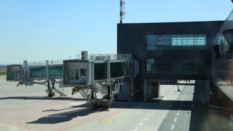 Grom udario u pistu u beogradskoj zračnoj luci: Odgođeni i preusmjereni deseci letova