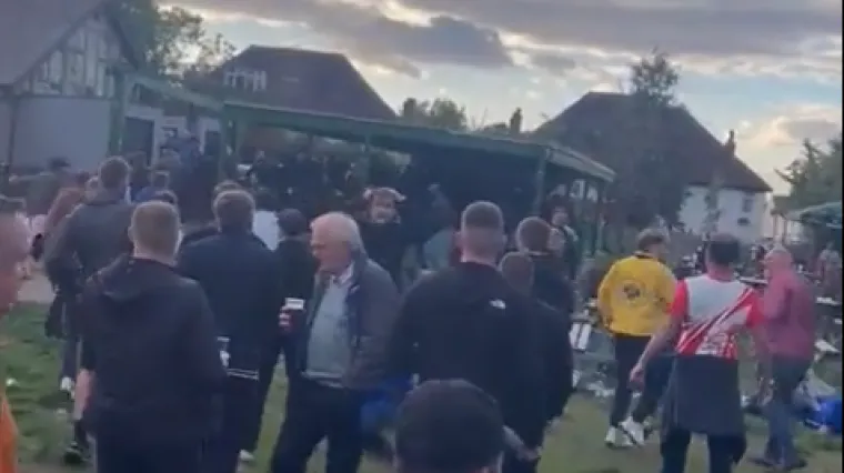 VIDEO Njemački huligani s mačetama napali Engleze: Među stradalima su i žene i djeca