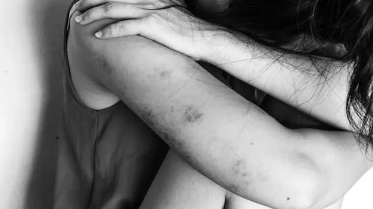 Otac i sin godinama zlostavljali 26-godišnjakinju. 35-godišnjak ju je i silovao u braku, imaju djecu