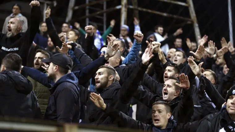 VIDEO Rumunji vikali 'Srbija, Srbija' i isprovocirali navijače BIH: Sudac prekinuo utakmicu