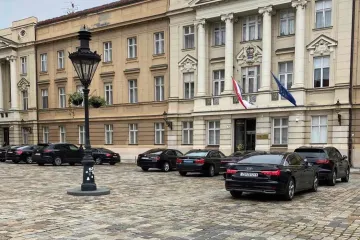 Anka Mrak Taritaš o situaciji na Markovom trgu: 'Je li Vlada napravila parking?'