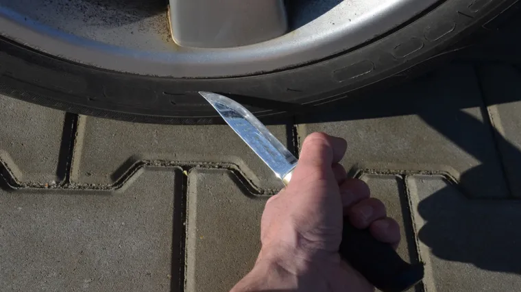 Gospodin pod stare dane šetao Zagrebom nožem i bušio gume na autima, sad je pao u ruke policiji