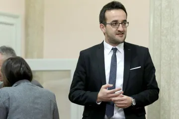 HDZ-ovac predao titulu predsjednika Mladeži kćeri tajnice, a poslije se doznalo da su u vezi: 'Ljubav se dogodila...'