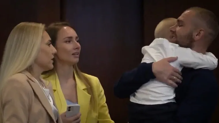 Emotivno! Pogledajte susret branitelja iz Azovstala sa svojim obiteljima nakon što su bili u zarobljeništvu