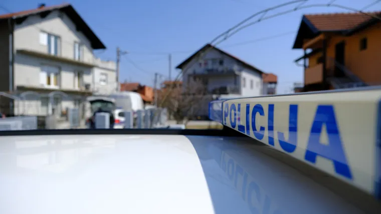 &Scaron;okantan slučaj iz Splita: Pijan se iživicirao prateći izbore u BiH pa pretukao suprugu i napao kćer