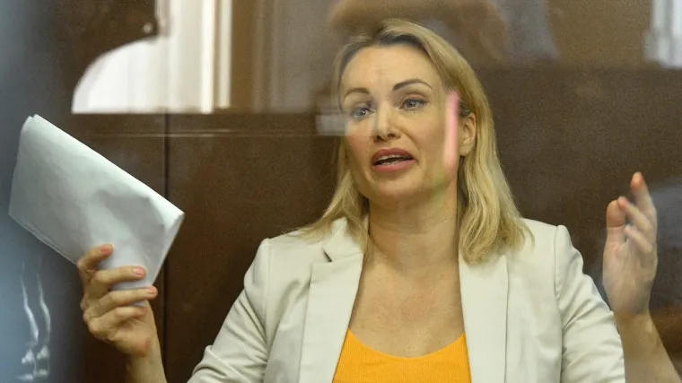 Ruska novinarka koja je žestoko kritizirala Putina priznala da je pobjegla iz kućnog pritvora