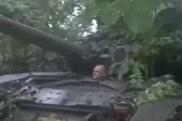 Ukrajinci objavili snimku. Tvrde da je njihov zapovjednik zarobio ruski tenk: 'Vidi kako pali'