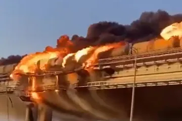 Gori most na Krimu, omraženi simbol ruske okupacije koji je otvorio sam Putin. Čula se prvo jaka eksplozija