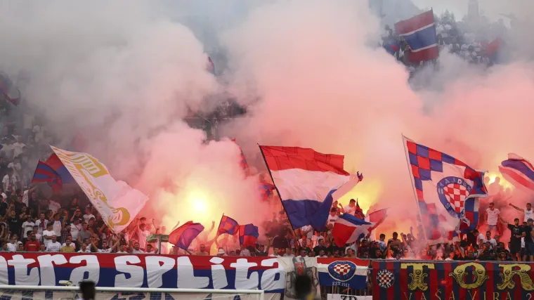 Dalmacija na nogama: Hajduk pustio u prodaju karte za derbi 11 dana uoči utakmice, pola Poljuda već 'planulo'; Svi živi žele na Dinamo