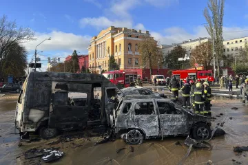 FOTO Putinova osveta! Rusi raketiraju ukrajinske gradove, ima mrtvih. Zelenski: 'Pokušavaju nas uništiti!'