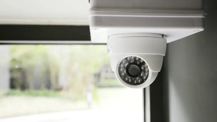 Rus postavio ukradenu nadzornu kameru u svoj stan, cijela Ukrajina vidi &scaron;to radi: 'Ukus za interijer je...'