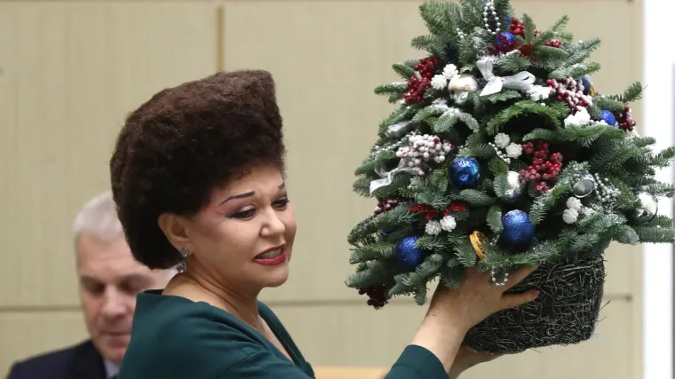 Ruska političarka opet je hit: Zbog frizure koja prkosi gravitaciji dobila titulu Bondove negativke, nekoć je bila junakinja nacije