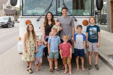 Bračni par sa sedmero djece već godinama živi u autobusu: 'Bog nas je pozvao da autobus pretvorimo u svoj dom'